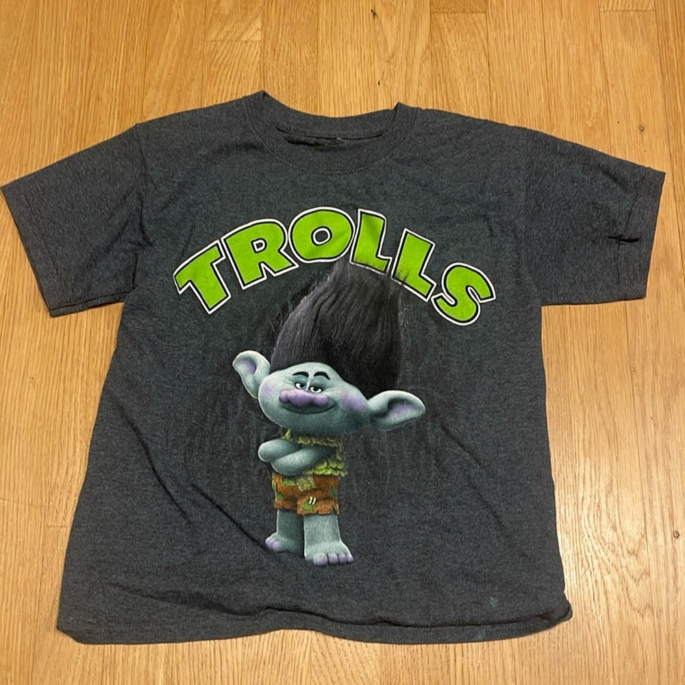 Trolls graphic tee size S